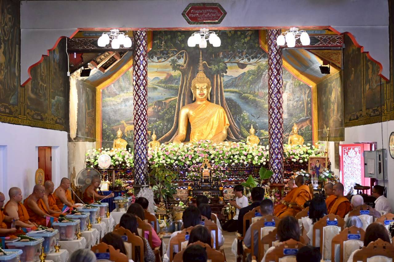 งานประเพณีสรงน้ำพระธาตุ (ประเพณีเดือน 6 เป็ง) ณ วัดท่าเดื่อ