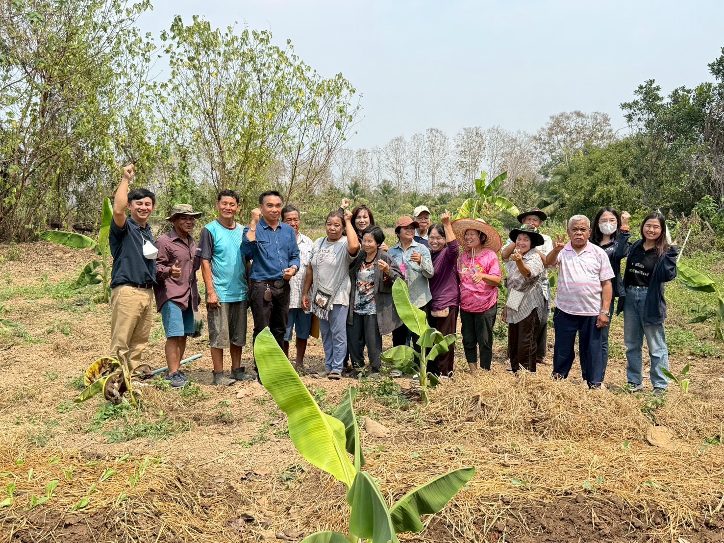 กิจกรรมการปลูกผักอินทรีย์ และการทำน้ำหมักชีวภาพปลา ณ แปลงสาธิต นายสมศักดิ์ แซ่จิว หมู่ที่ 1 บ้านป่าข่อยเหนือ