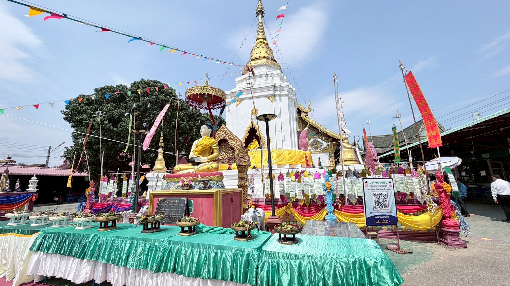 งานประเพณีสรงน้ำพระธาตุ ณ วัดป่าข่อยใต้