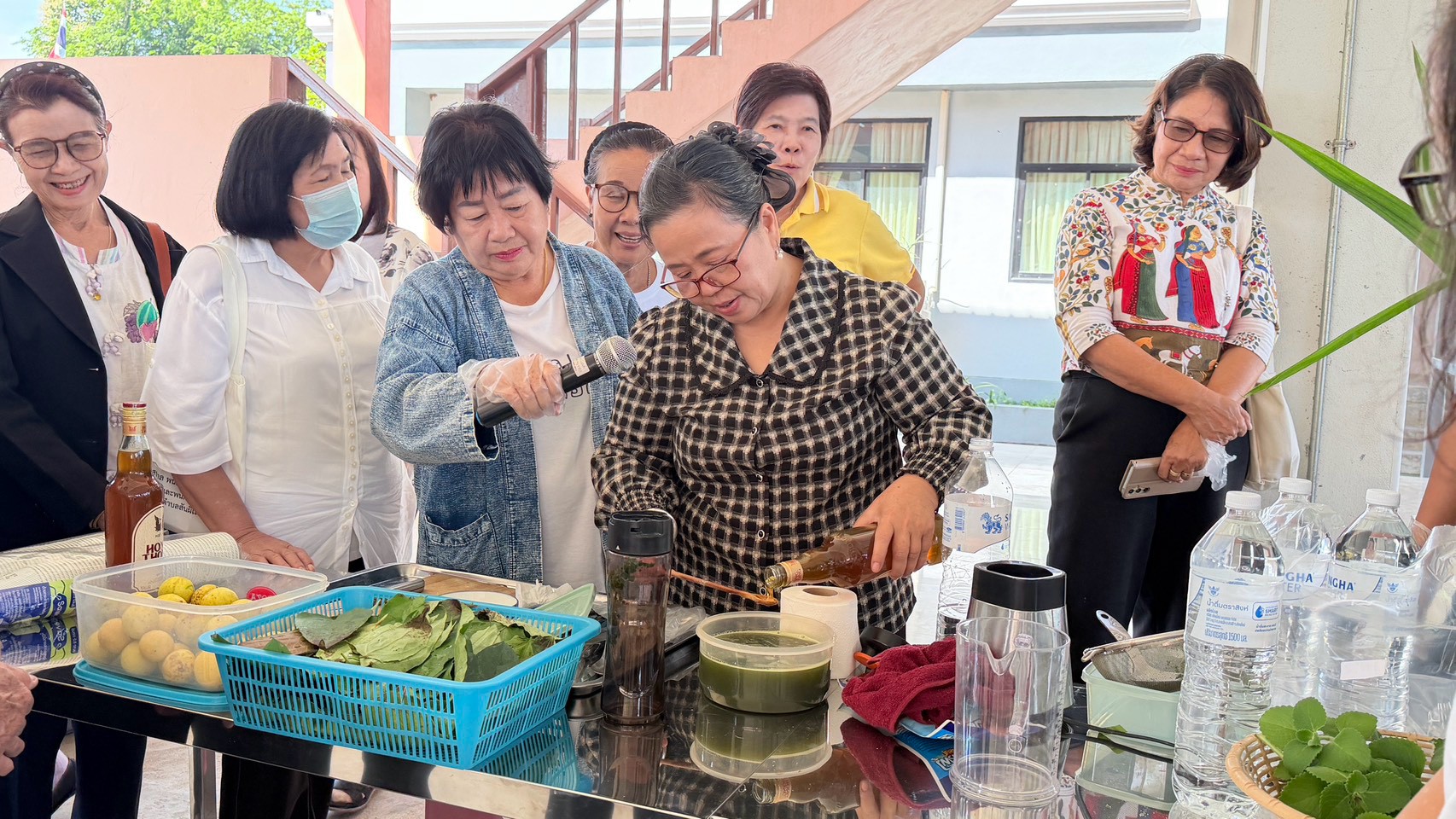 โครงการส่งเสริมและสนับสนุนกิจกรรมศูนย์พัฒนาคุณภาพชีวิตและส่งเสริมอาชีพผู้สูงอายุตำบลสันผีเสื้อ ประจำปีงบประมาณ พ.ศ.2569 กิจกรรมการทำน้ำสมุนไพรล้างสารพิษ